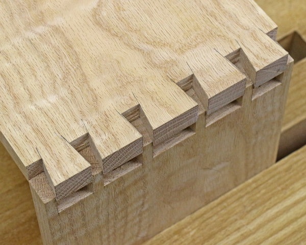 how-to-make-dovetail-joinery-with-a-wood-router